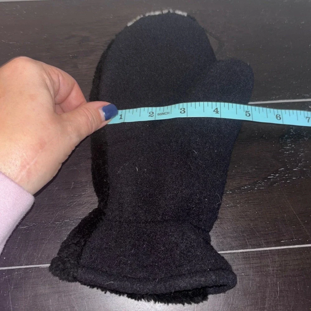 Nanuk | Medium | Black‎ Fleece Mittens | Floral Pattern Mitts | Made in Canada
